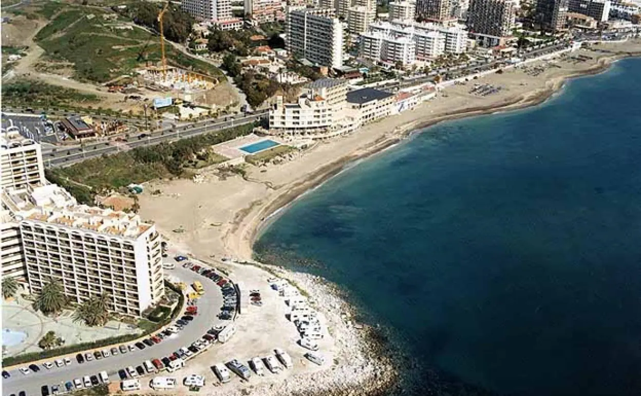 Red flags remain in place on Benalm dena beaches while works